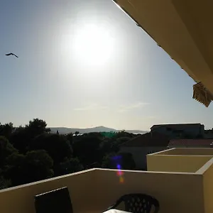 https://apartments-adria-turanj-23210.hotelinzadar.com